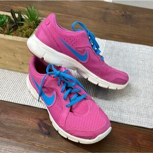Nike Women's Flex Experience Run 2 Size 10